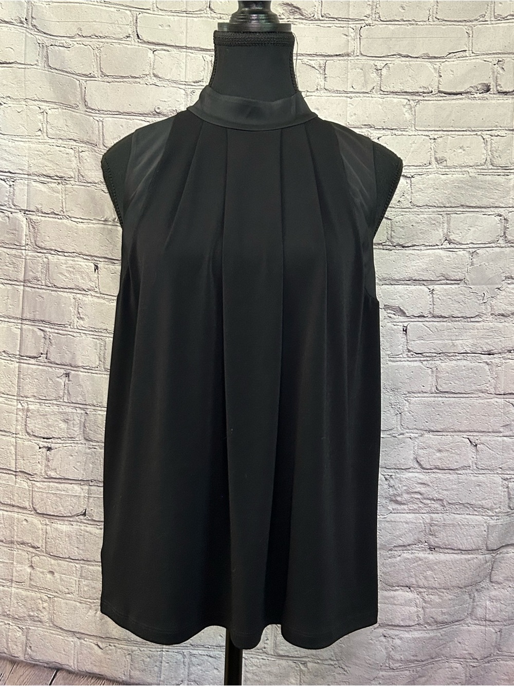 Ann Taylor Black Sleeveless Pleated Mock-Neck Top